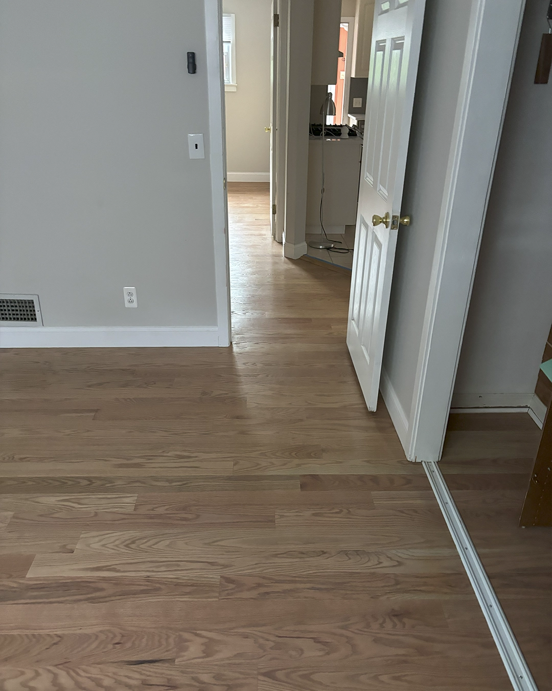 Cozy-Hardwood01