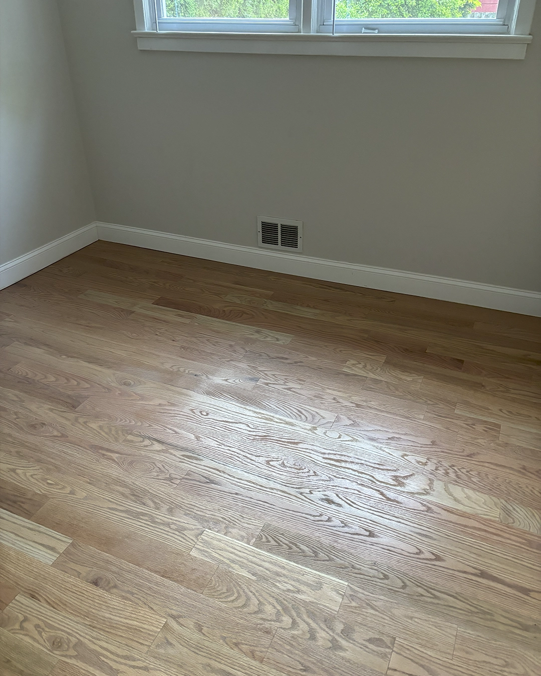 Cozy-Hardwood02