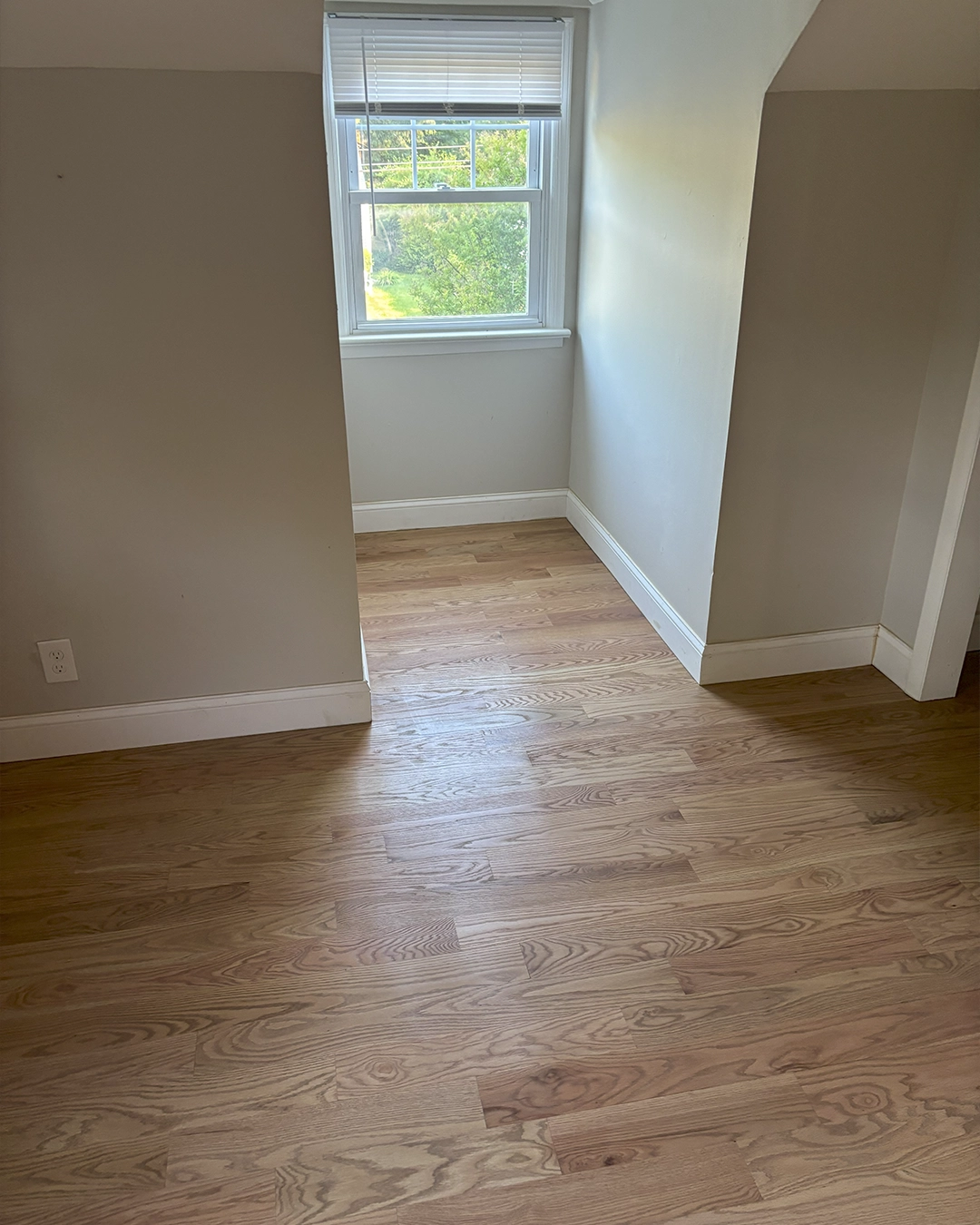 Cozy-Hardwood03